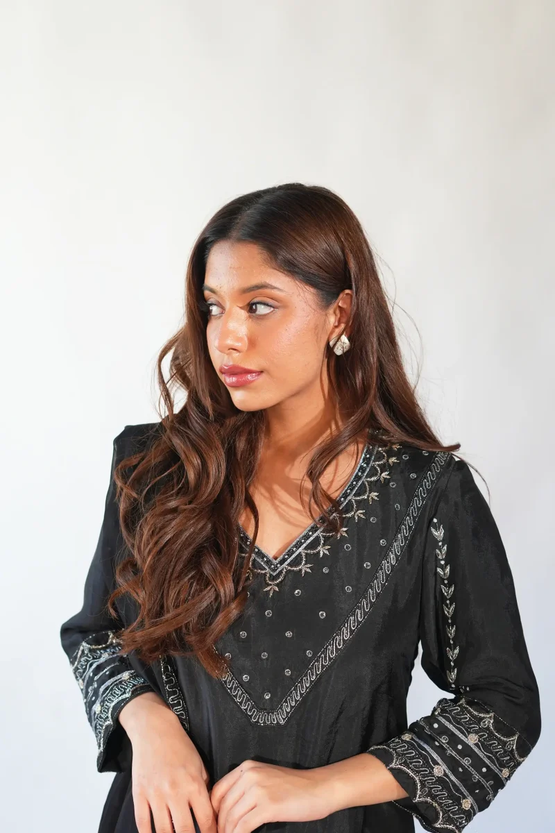 Timeless Black - Image 5