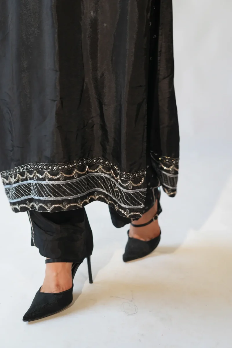 Timeless Black - Image 6